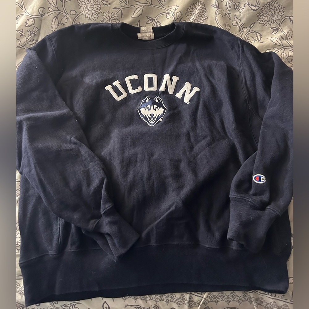 Navy Champion sweatshirt with UCONN logo #UCONN #Huskies